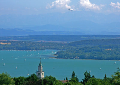 Blick von Überlingen mit Zeppelin